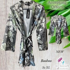 Boohoo NEW - Sz XL - lightweight Satin Floral print robe grey - out04138